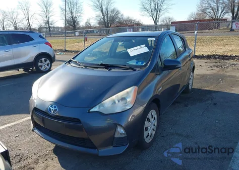 2012 Toyota Prius C Two z USA, uszkodzony, nr VIN JTDKDTB37C1505831